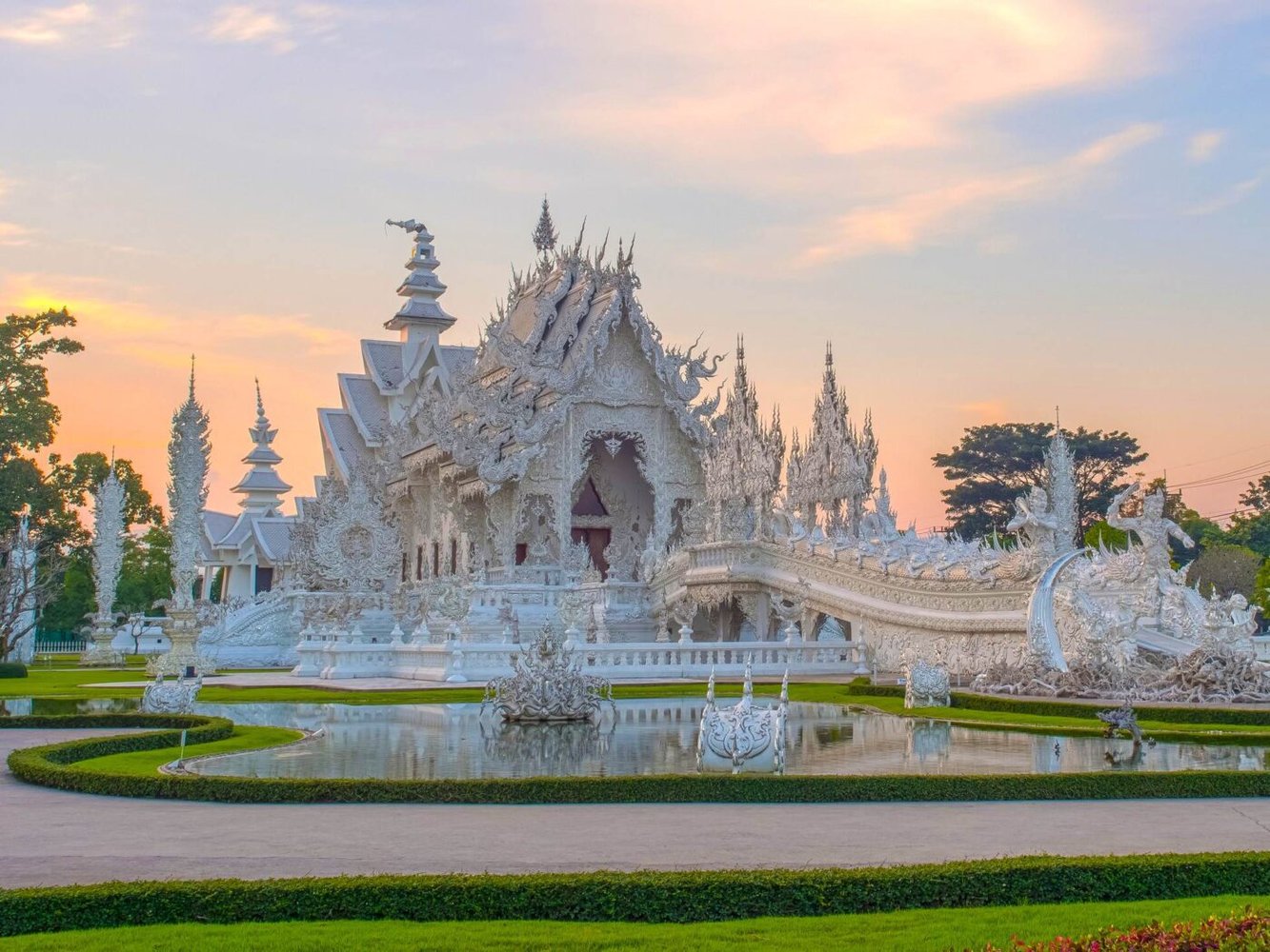 White Temple in Chiang Rai: Magnificent, Mind-Blowing and Photographic Wonder
