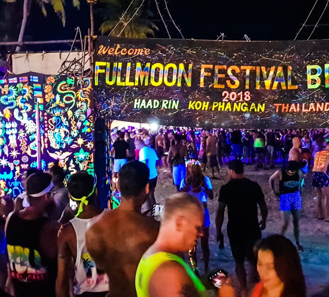 Full Moon Party Koh Phangan: Fire Shows, Loud Beats & Epic Crowds